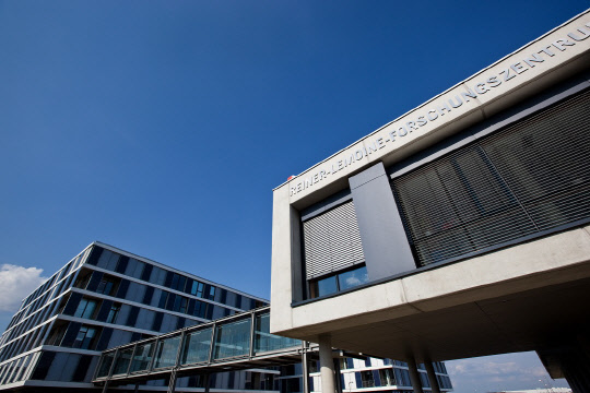 독일 탈하임에 위치한 한화큐셀 글로벌 연구개발 센터 전경. 한화큐셀 제공.